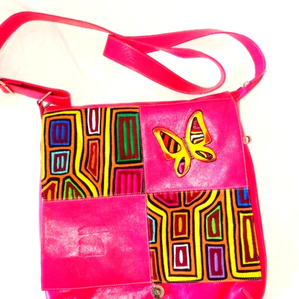 Pink Arte Kuna Colombia Purse with small pouch.